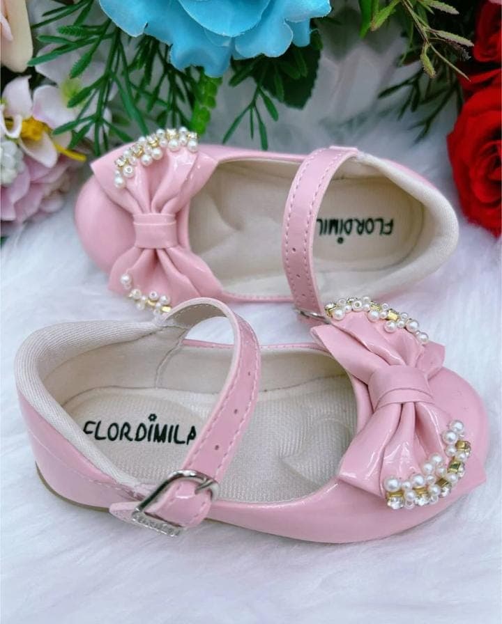 Sapatilha rosa detalhes em pérola e strass