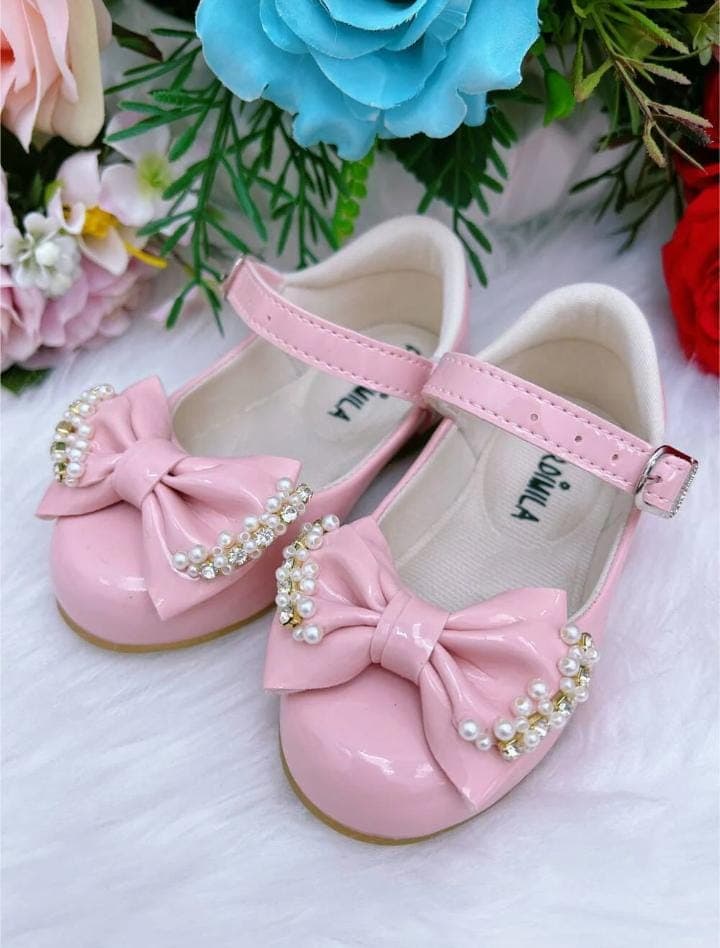 Sapatilha rosa detalhes em pérola e strass