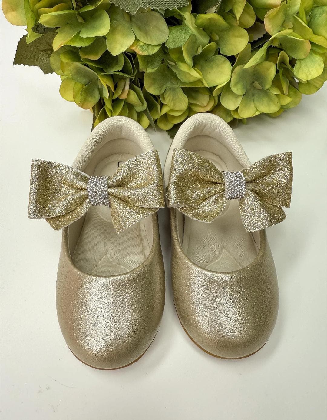 sapatilha ouro com glitter e aplique em lacinho