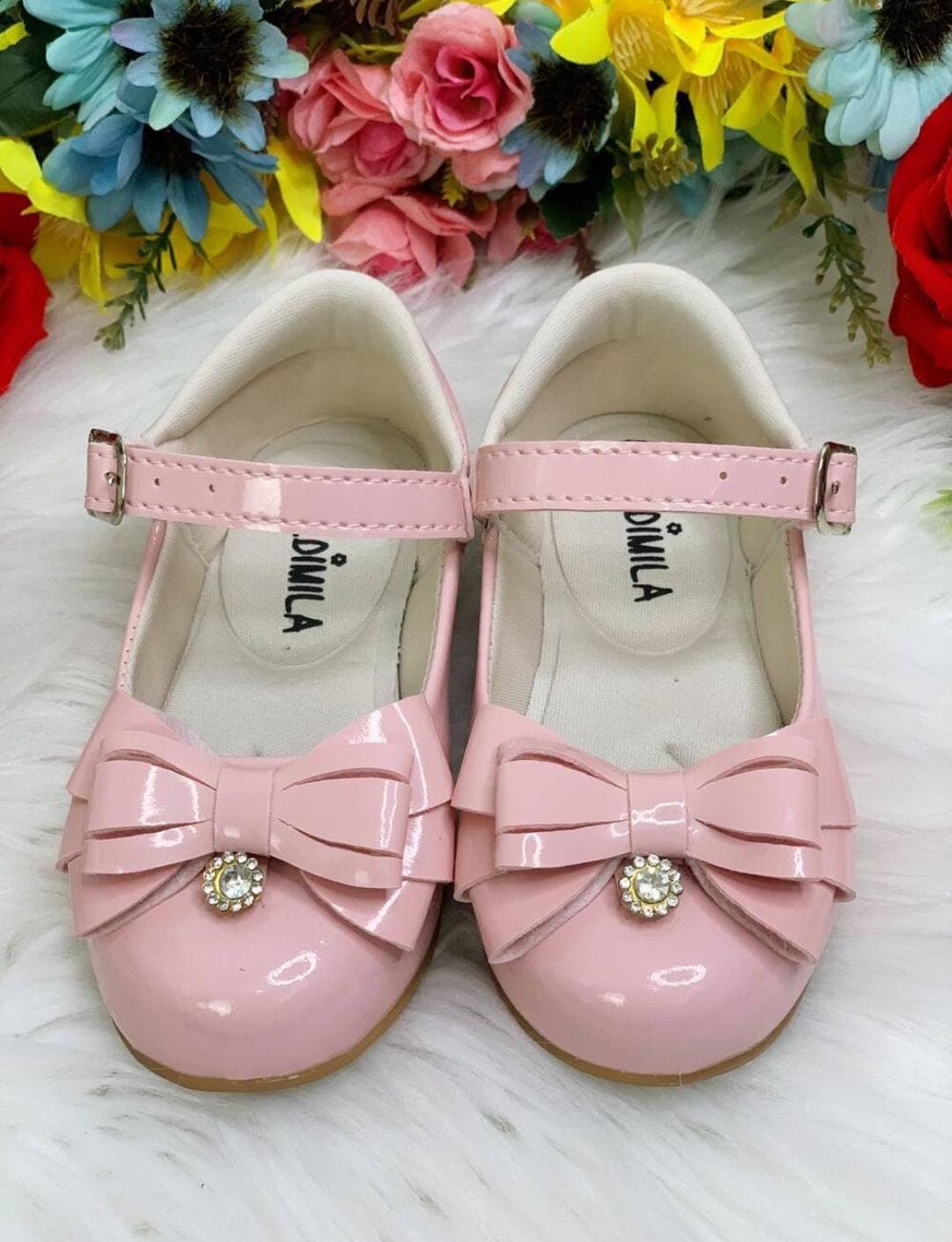 sapatilha rosa verniz com lacinho e florzinha de strass