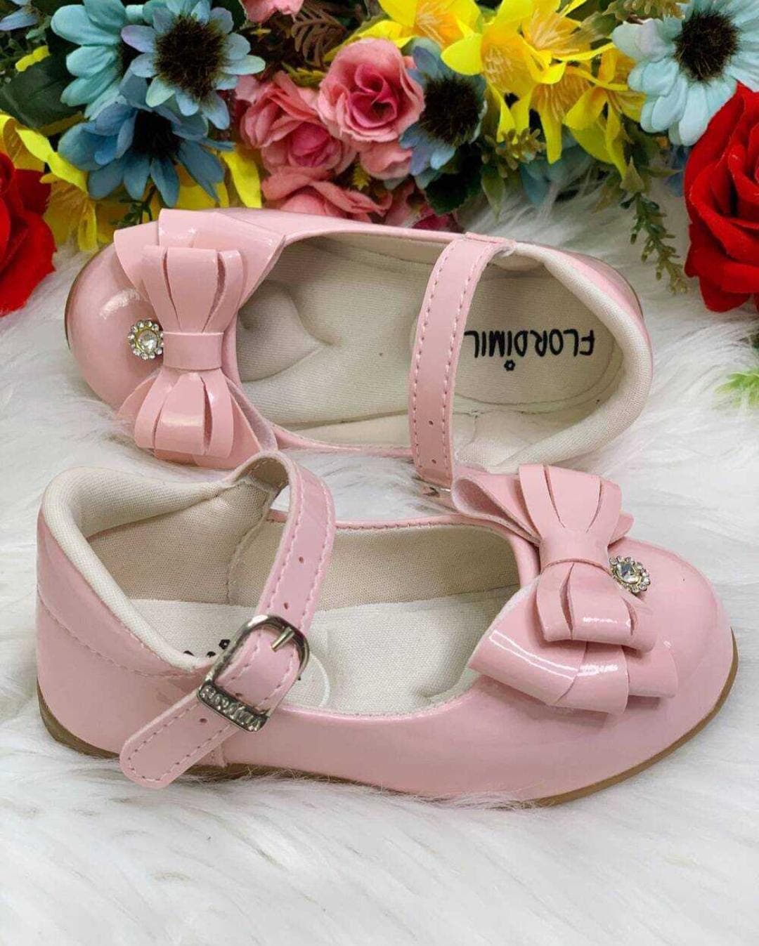 sapatilha rosa verniz com lacinho e florzinha de strass