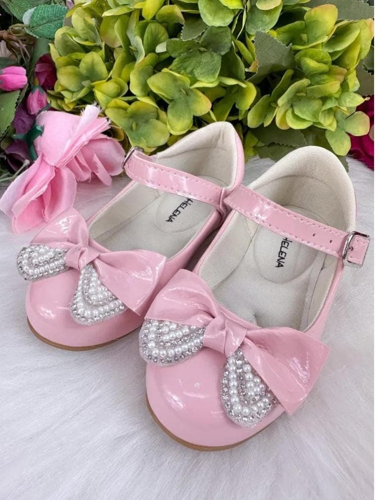 sapatilha rosa verniz aplicação de pérolas no laço