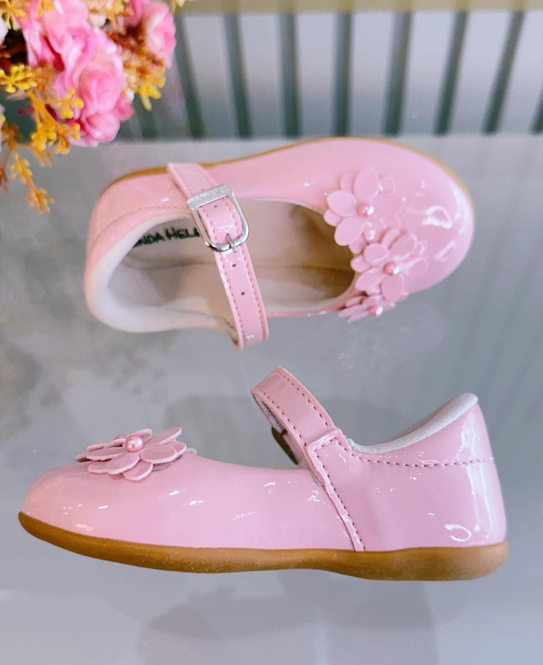 Sapatinho Rosa Veniz C/ Aplique de Florzinhas 