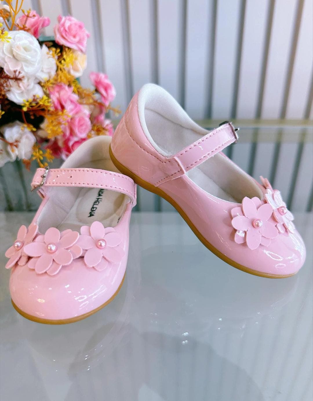 Sapatinho Rosa Veniz C/ Aplique de Florzinhas 