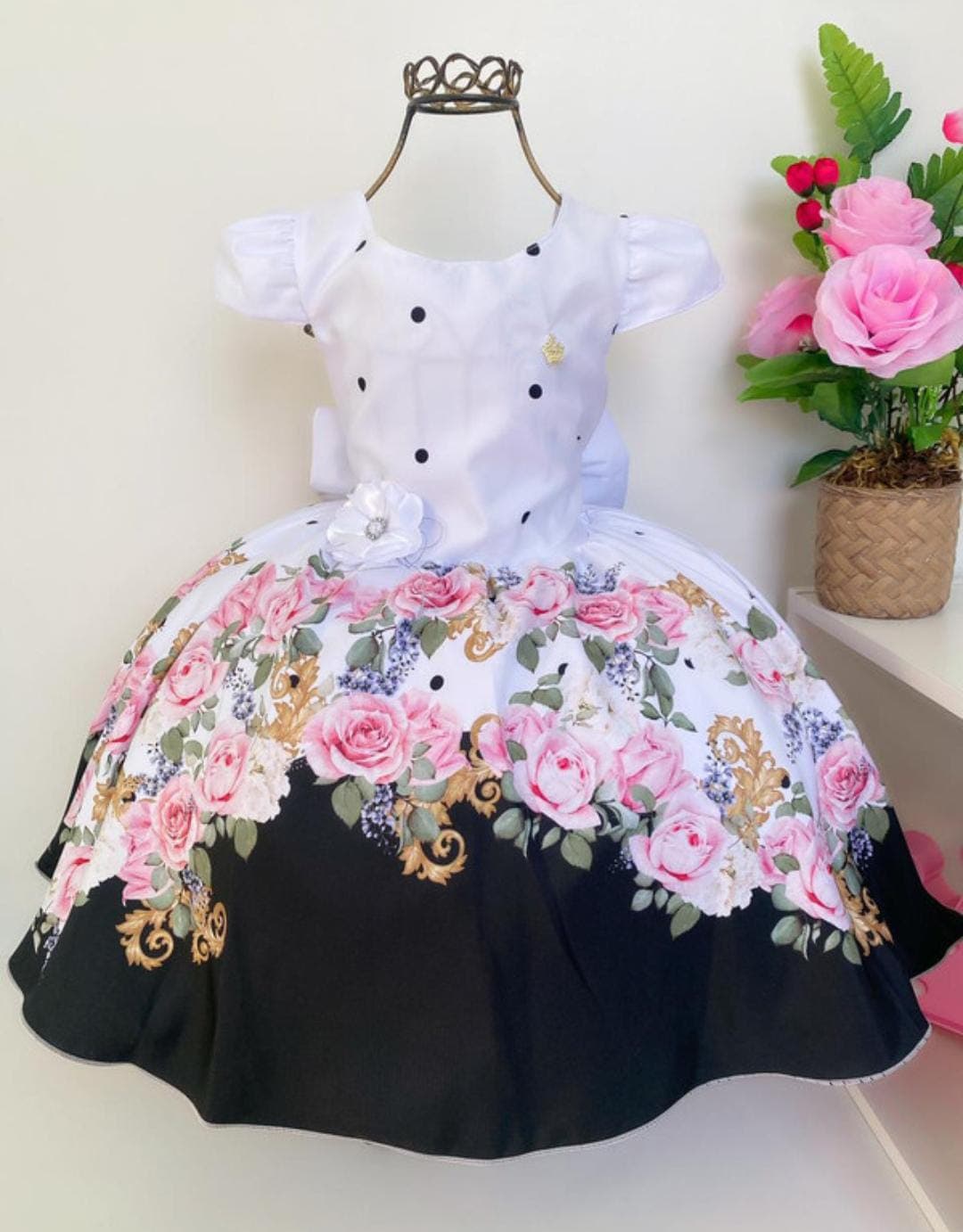 Vestido Infantil Branco Floral Rosa e Preto Poá Aplique Flor