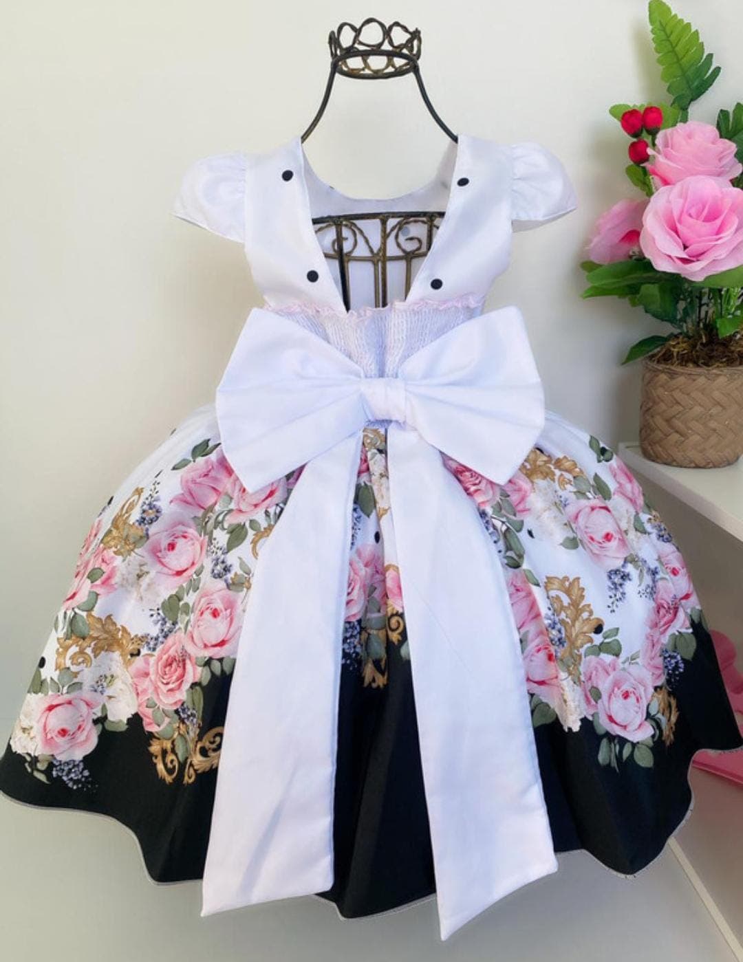 Vestido Infantil Branco Floral Rosa e Preto Poá Aplique Flor
